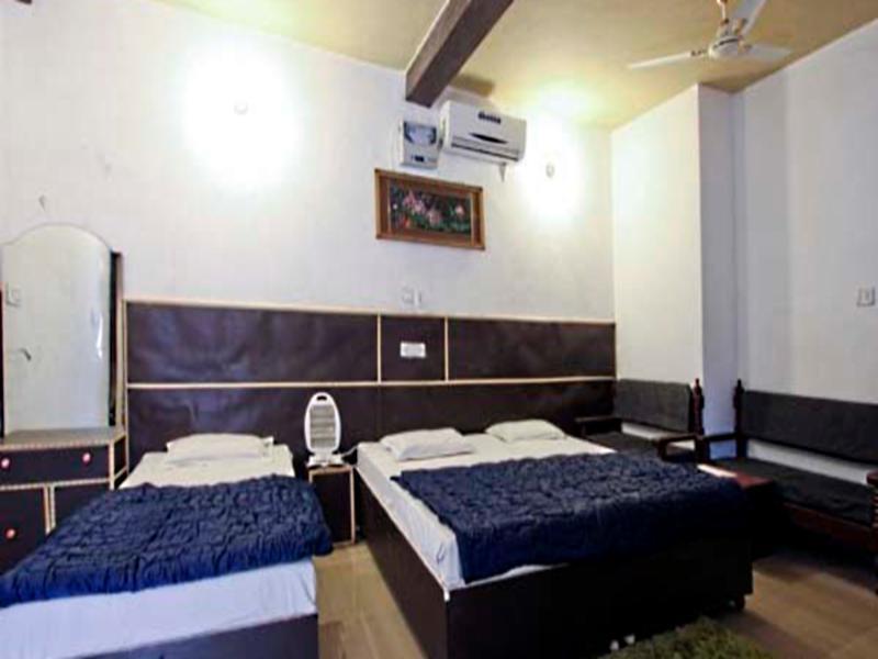 Spot On 48690 Hotel Host อัครา ภายนอก รูปภาพ