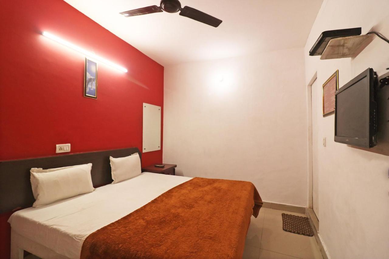 Spot On 48690 Hotel Host อัครา ภายนอก รูปภาพ