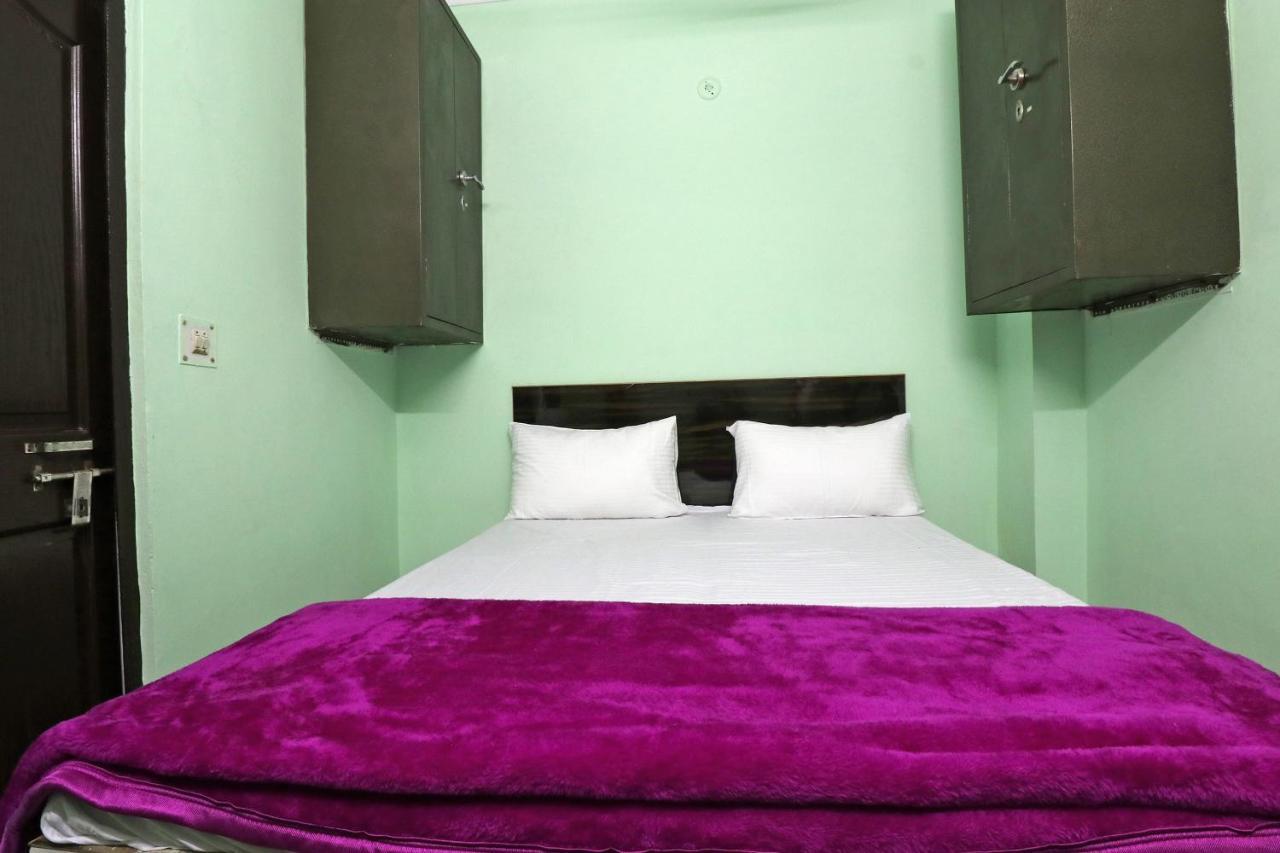 Spot On 48690 Hotel Host อัครา ภายนอก รูปภาพ
