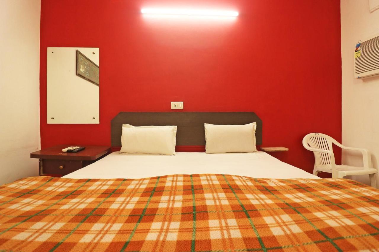 Spot On 48690 Hotel Host อัครา ภายนอก รูปภาพ